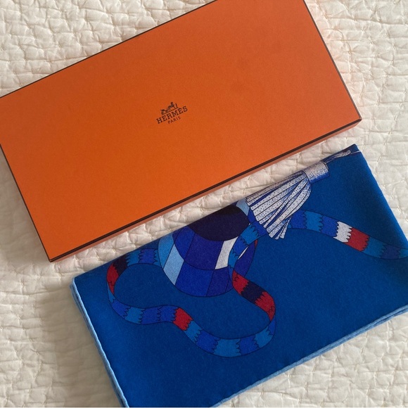 Hermes Point d’Orgue Cashmere Silk Shawl Scarf - Picture 3 of 16